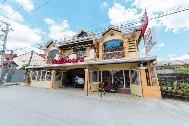 RedDoorz @ La Casa Guesthouse former RedDoorz at Tamarind Street Angeles City