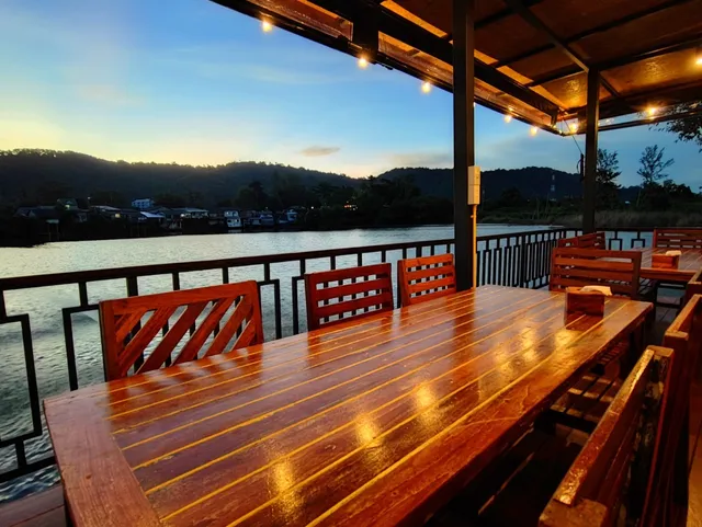 The Grand View Restaurant & Bar