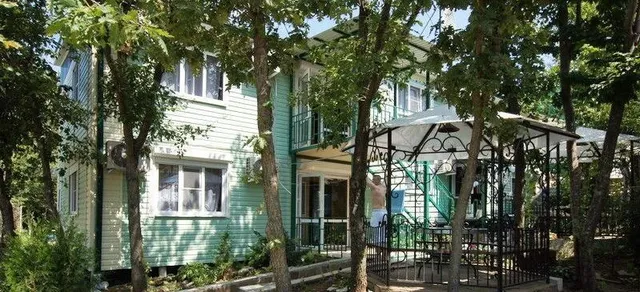 House with swimming pool