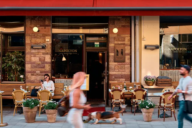 Napolyon Bistro & Bar