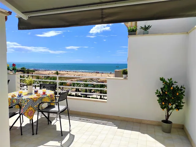 MADAGI' Beachfront Apartments