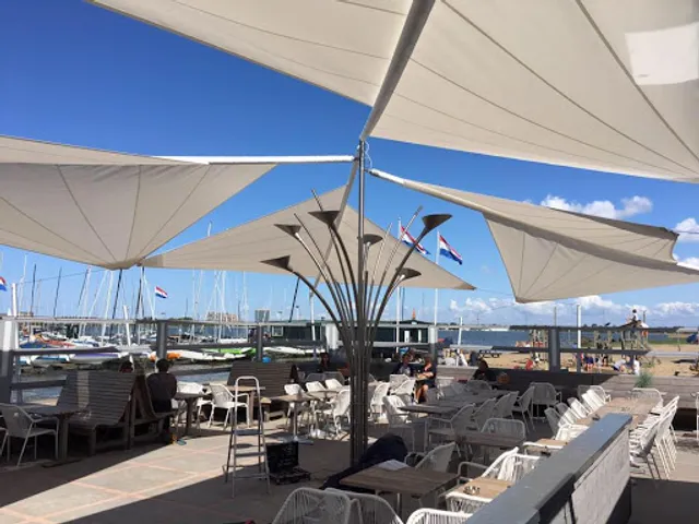 Strandpaviljoen De Zeemeeuw - Restaurant Muiderberg