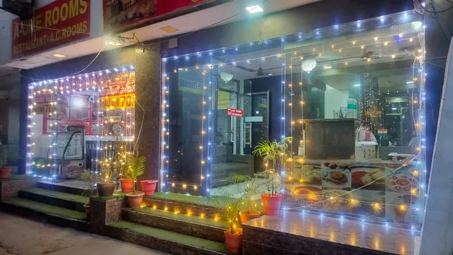 HOTEL ABHINEET PALACE, FAMILY HOTEL NEAR JAIPUR RAILWAY STATION