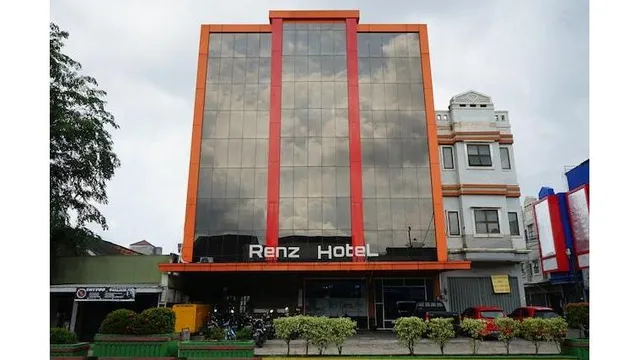 OYO 633 Ren'z Hotel