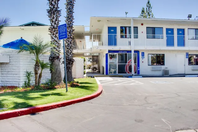 Motel 6 Bakersfield, CA - South