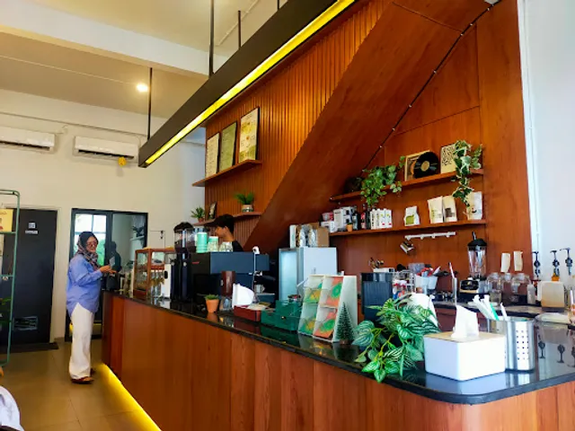 Titik Koma Grand Eastern