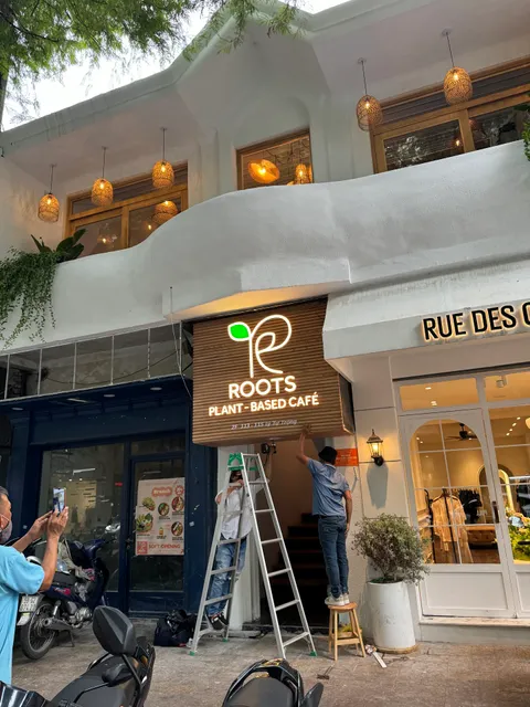 Roots Plant-based Cafe - Health Conscious restaurant