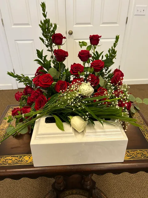 Flo's Floral And Gift Shop