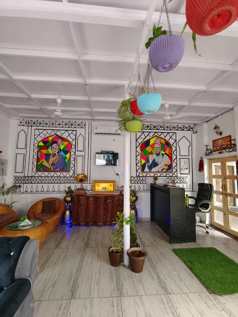 PEACE VIEW ROOFTOP RESTAURANT (360° view of udaipur)