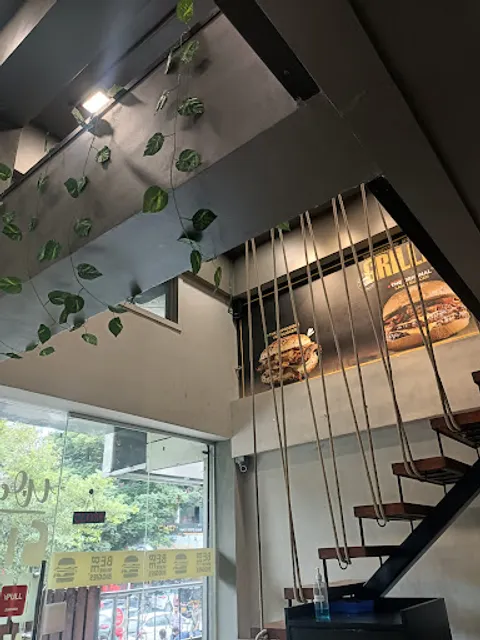 Biggies Burger : FC Road