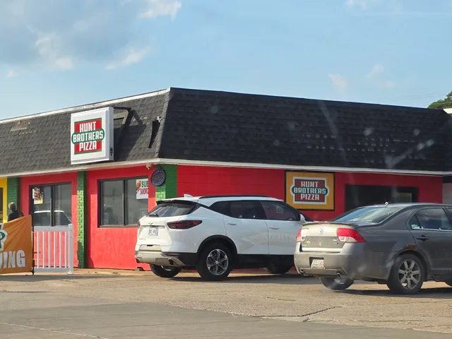 Hunt Brothers Pizza