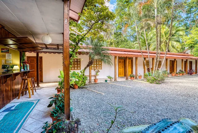 Yucca Beachfront Hotel