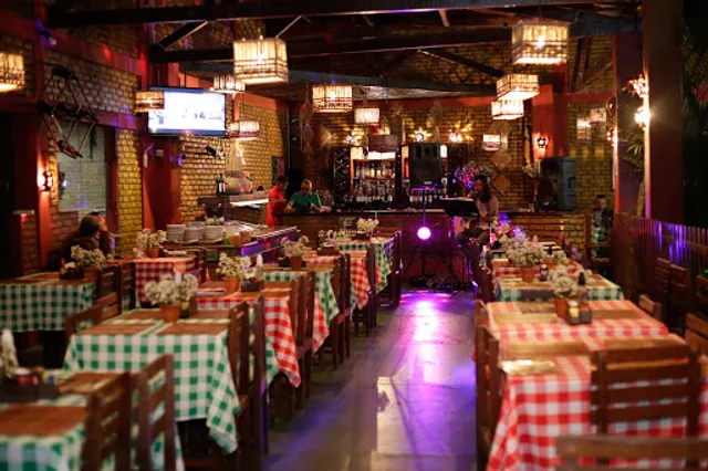 Quintal Restaurante a la carte e pizzaria forno a lenha, Sushi Bar, Casa de Vinhos