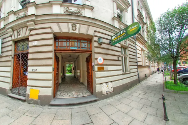 Dizzy Daisy Downtown Hostel