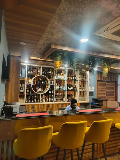 Just Suraa - Cafe And Bar