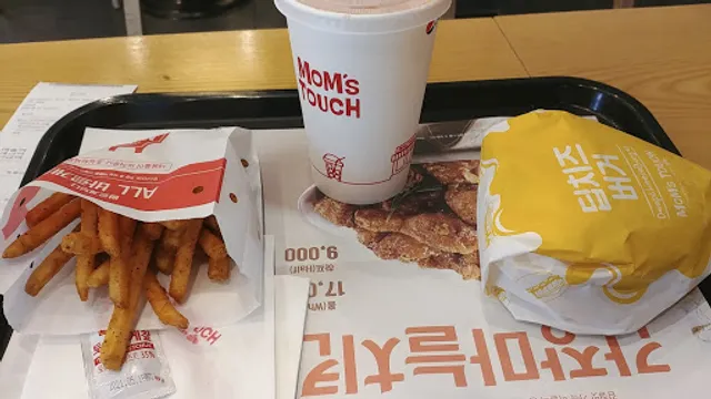 맘스터치 평택이충점