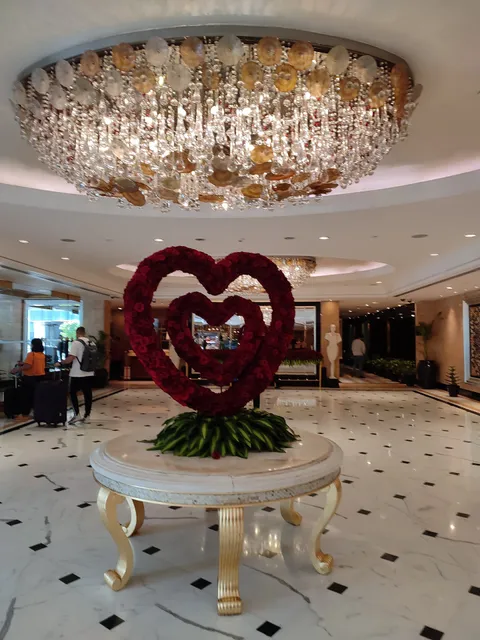 Shangri Las Eros Hotel