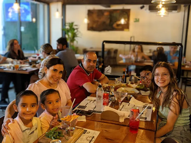 La Barcaza Oyster Bar