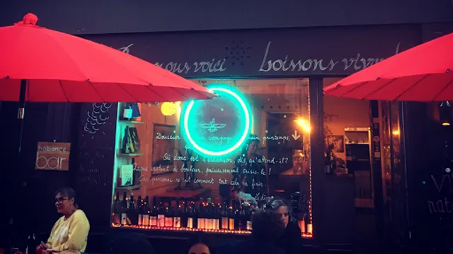 Bobance bar & cave à manger / vins nature / assiettes