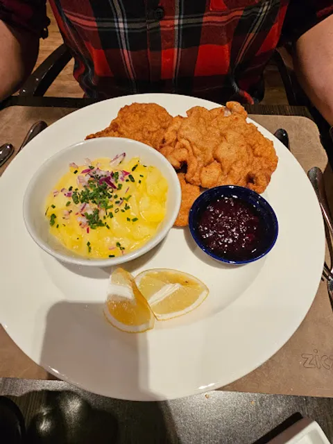 Tarragona Restaurant & Bar