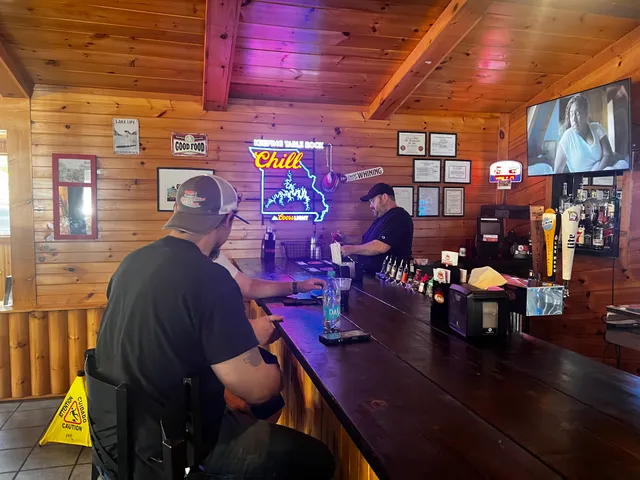 Goofy Goose Lakeside Bar & Grill