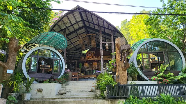 Fae Miang Café