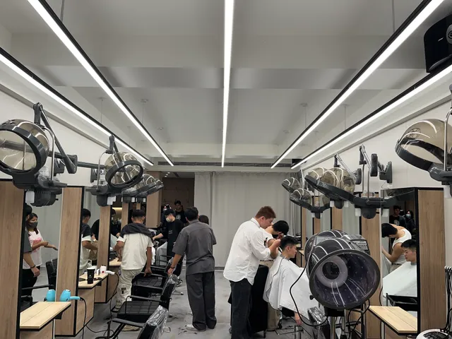 推推 Hair Salon-內江店-台北萬華西門町剪髮/燙髮/染髮/接髮/漂髮 頭皮護理/去角質 結構式/哥德式護髮 韓系沙龍 2025型設計師推薦 溫塑燙/復古燙/雲朵燙/羊毛卷/歐美手刷染/壓貼燙 捷運藍線 專業人氣預約推薦 PTT Dcard