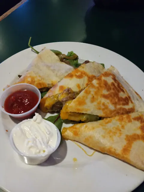 Dee-Man's Bar & Grill Family