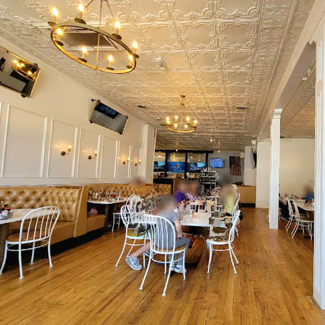 Johnny Blacks LakeHouse