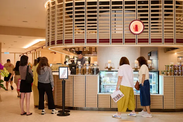 RED KETTLE @ THE GARDENS MALL