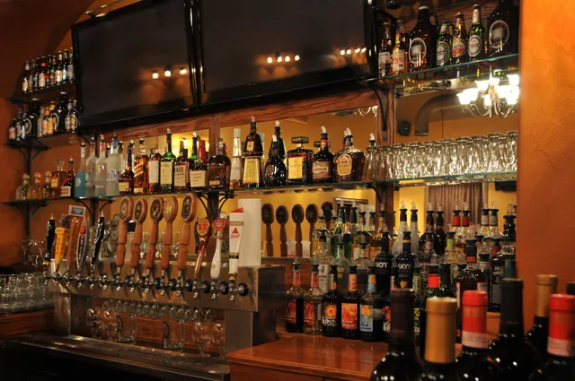 Lil' Charlie's Restaurant & Brewery