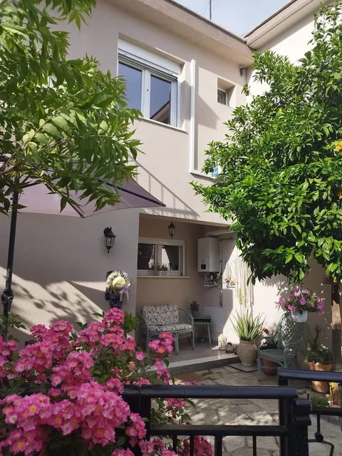 Mary's Dreamy Maisonette