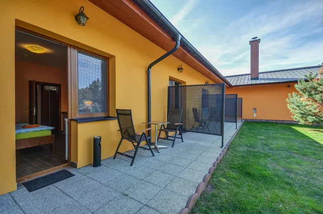 Apartments, bungalow and mobile home on Silver Pond