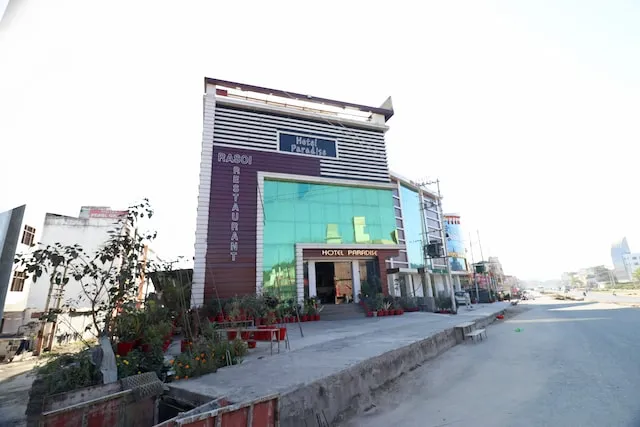 Collection O 7440 Hotel Paradise