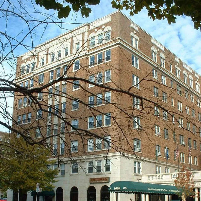 The Knickerbocker on the Lake