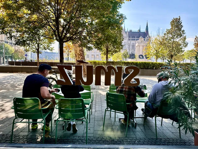 Smúz Café - Specialty Coffee, Cocktails, Brunch, Lunch and Dinner