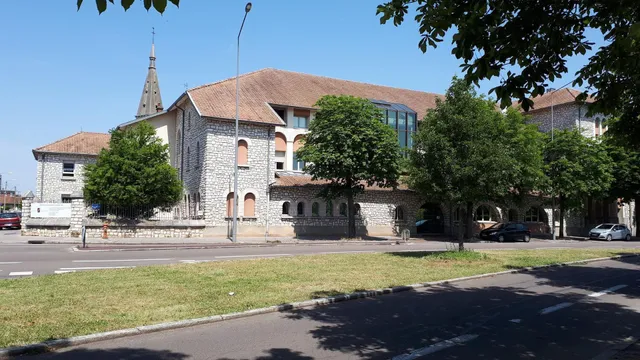C.U.C.D.B. Centre Universitaire Catholique De Bourgogne