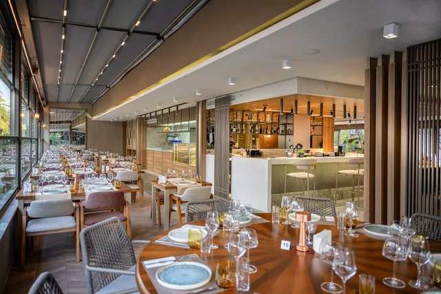 Lei Restaurant & Bar