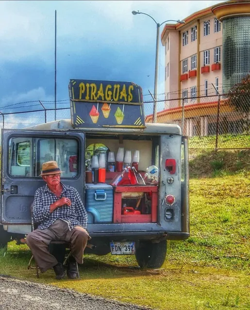 Uncle's Chicken Canoes