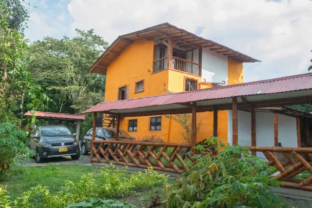 Apto / cabaña naranja