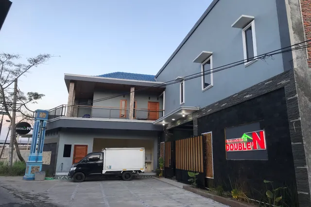 OYO 94124 Ekslusive Double'n