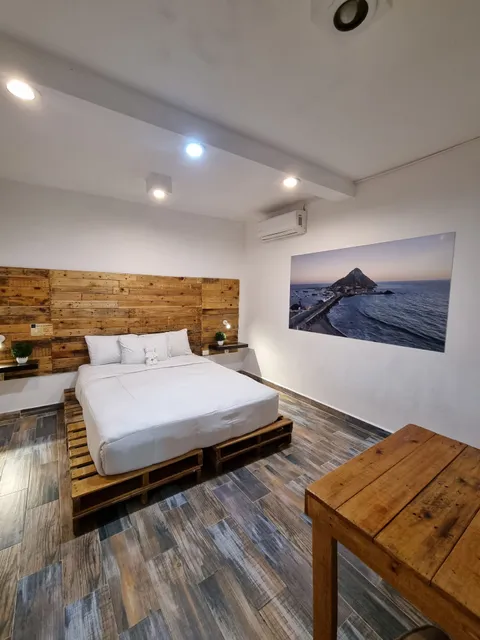 La casa de Madera Hostal