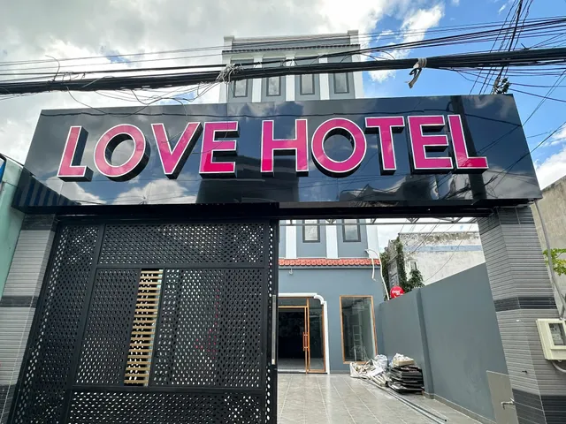 LOVE HOTEL TÔ KÝ