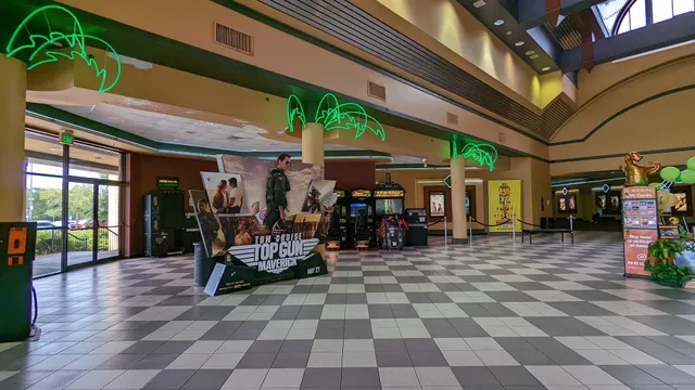 Regal Hollywood - Port Richey