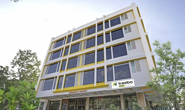 Hotel The Royal Cm-Bani Park