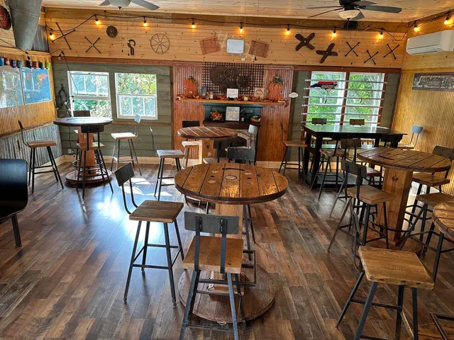 670 on Oak Tavern and Grille