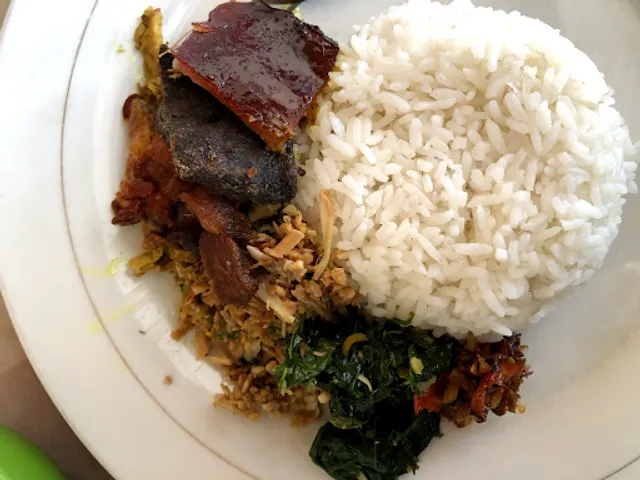 Warung Makan Babi Guling Ari Rejeki