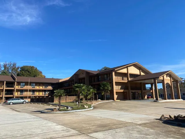 American Inn & Suites