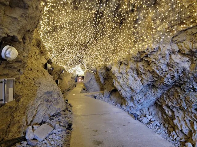 Enoshima Iwaya - Second Cave