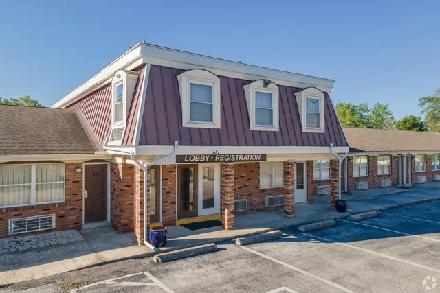 Country Club Inn and Suites